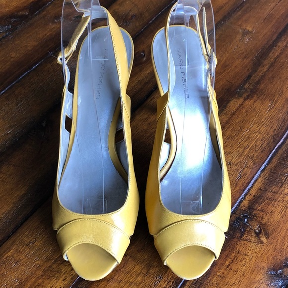 Marc Fisher Yellow Peep Toe Heels Strappy Sandals - Picture 2 of 9
